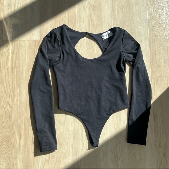 The Retreat Black Bodysuit - Picture 3 of 6